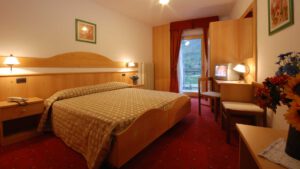 hotel-adamello-pokój-tirolia-2-osobowy-winterevent-zdj1